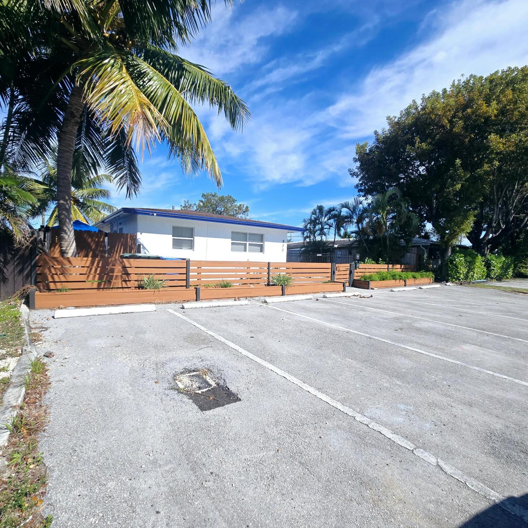 Equipped House W Pool & Patios, Near The Beaches, Prime Location- Ideal For Small Families, Coastal Haven Fort Lauderdale Ngoại thất bức ảnh
