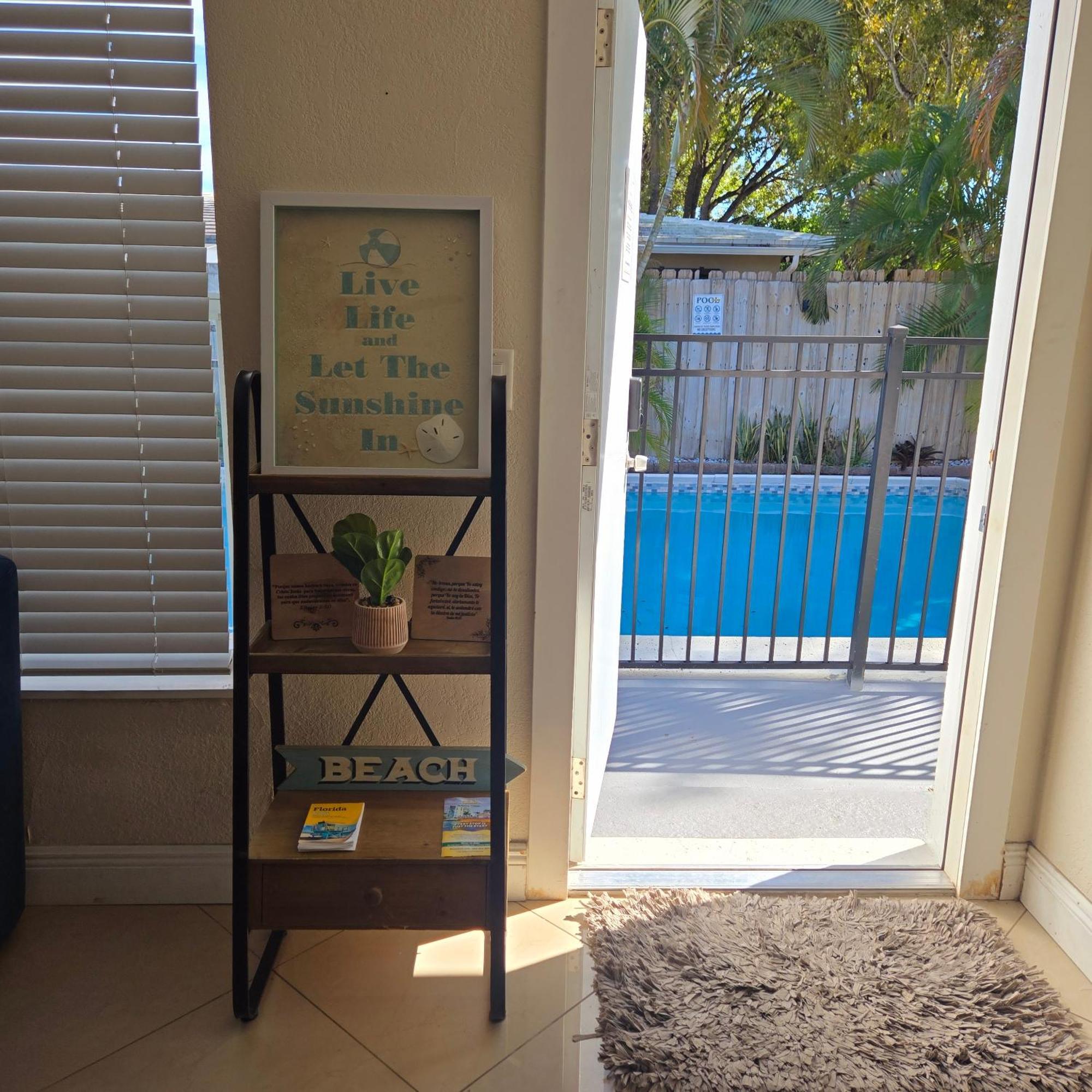 Equipped House W Pool & Patios, Near The Beaches, Prime Location- Ideal For Small Families, Coastal Haven Fort Lauderdale Ngoại thất bức ảnh