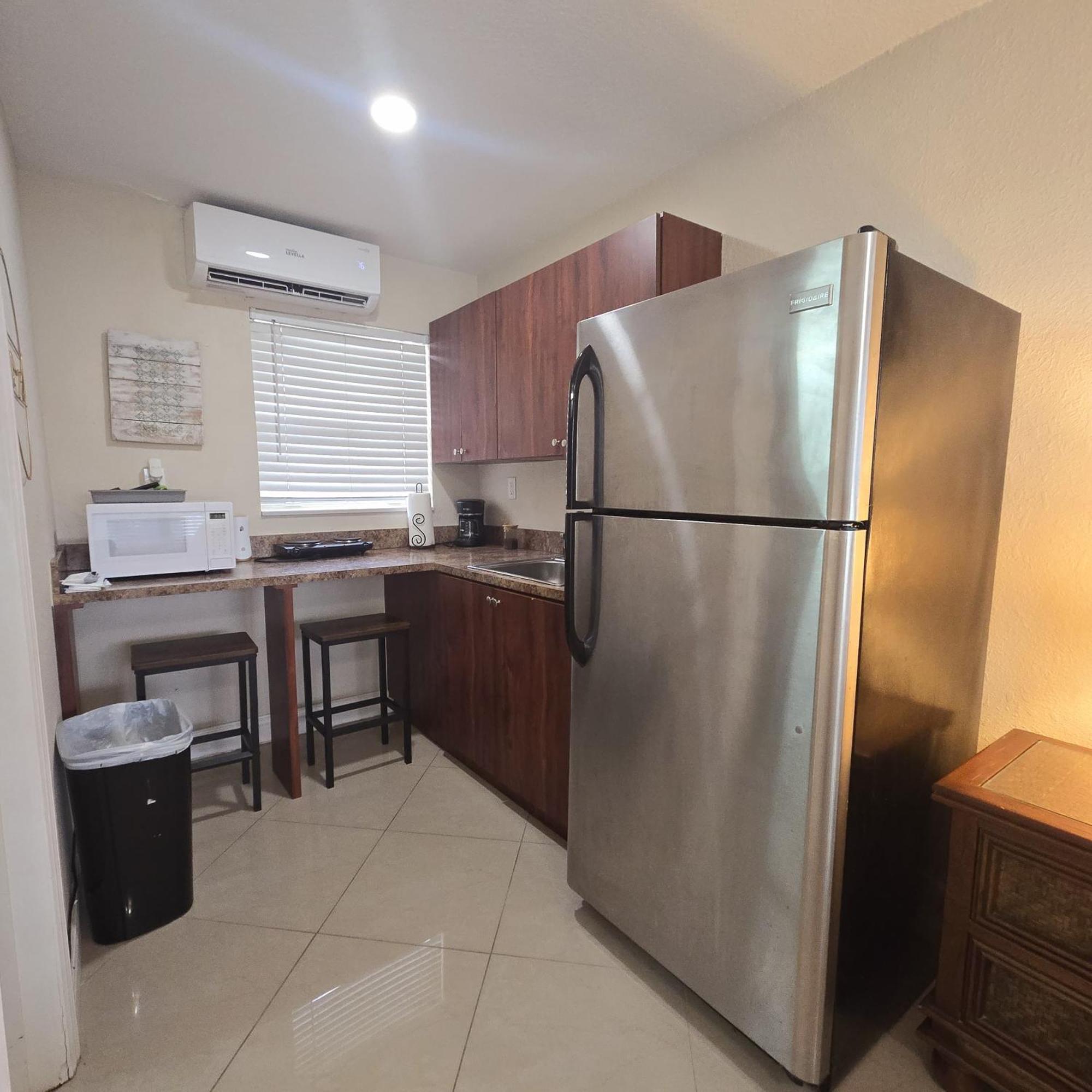 Equipped House W Pool & Patios, Near The Beaches, Prime Location- Ideal For Small Families, Coastal Haven Fort Lauderdale Ngoại thất bức ảnh
