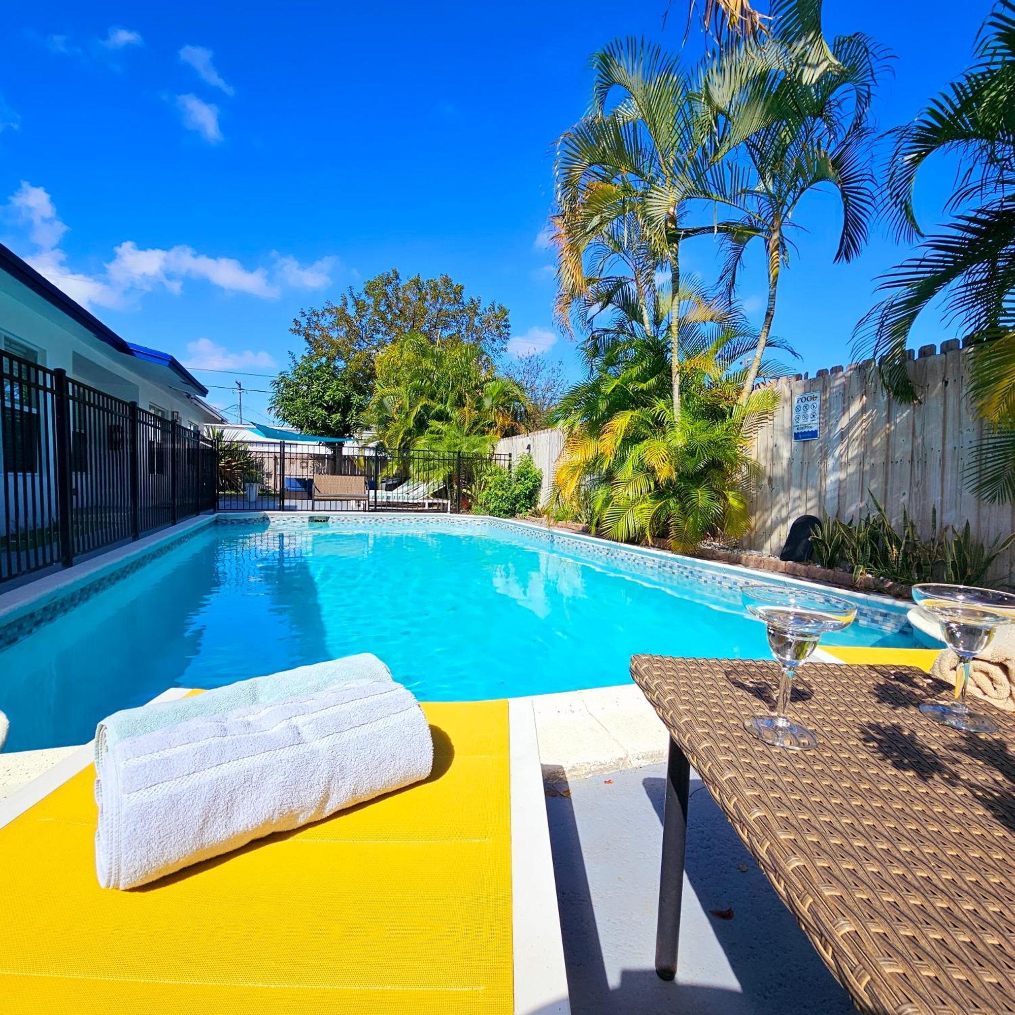 Equipped House W Pool & Patios, Near The Beaches, Prime Location- Ideal For Small Families, Coastal Haven Fort Lauderdale Ngoại thất bức ảnh